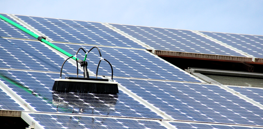 Reinigung von Solar- und Photovoltaikanlagen